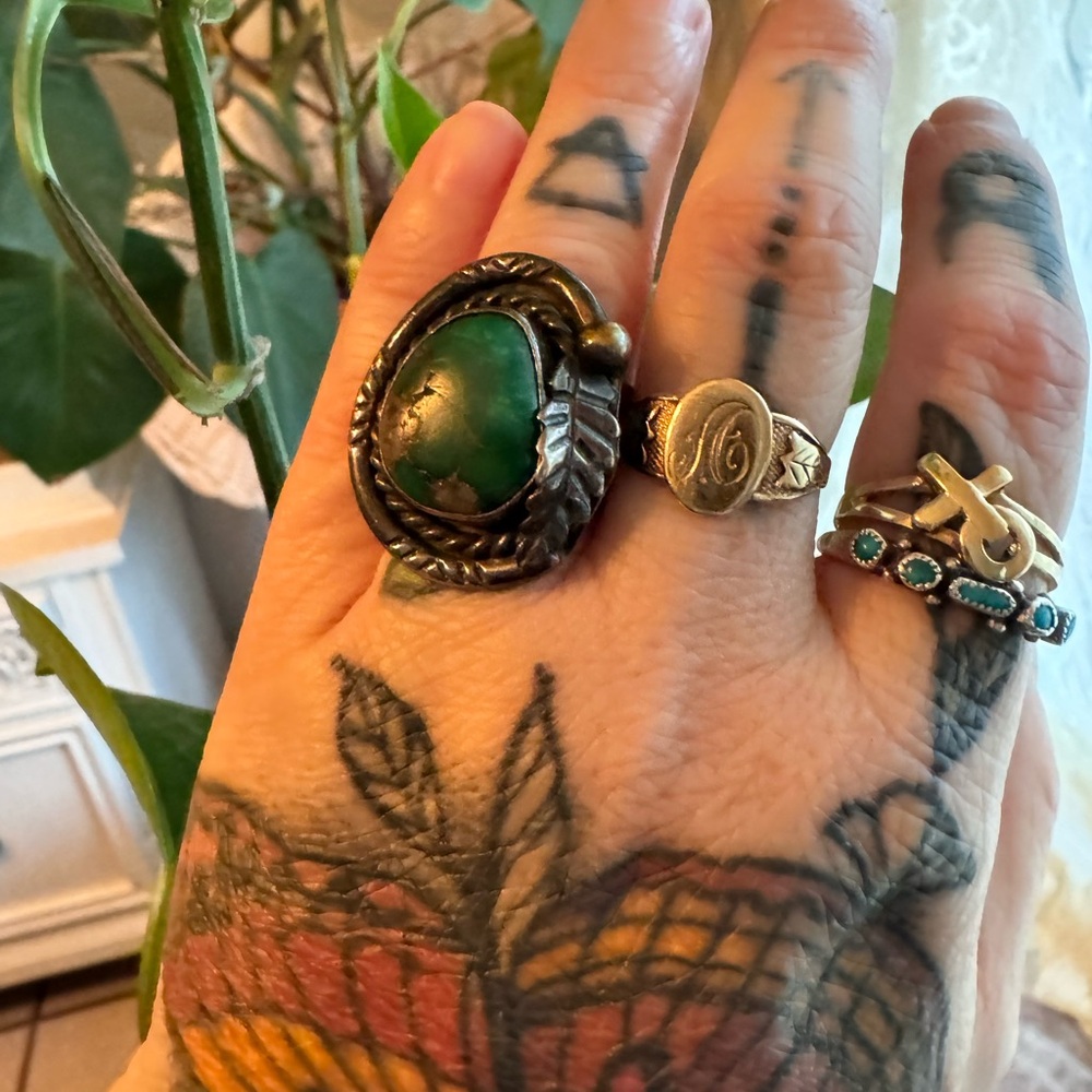 Gorgeous vintage turquoise leaf Native American ring